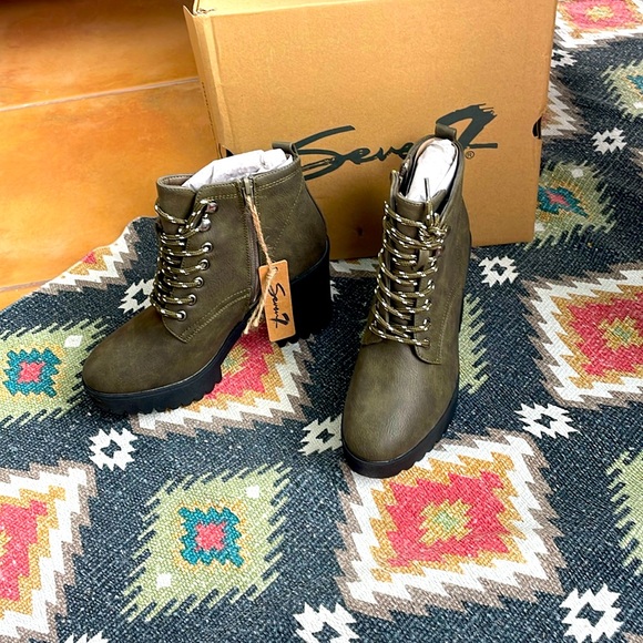 NEW Seven7‎ Flat Iron Combat Lace Up Boots Size 7 - Picture 2 of 8